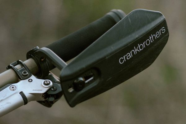 Crankbrothers presenta Guardian: su primer sistema de protectores de manos para manillar