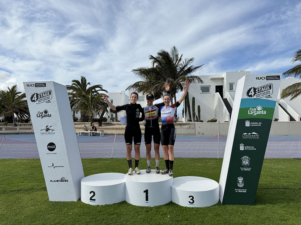 Tim Smeenge y Tessa Kortekaas conquistan la 4 Stage MTB Race Lanzarote 2025