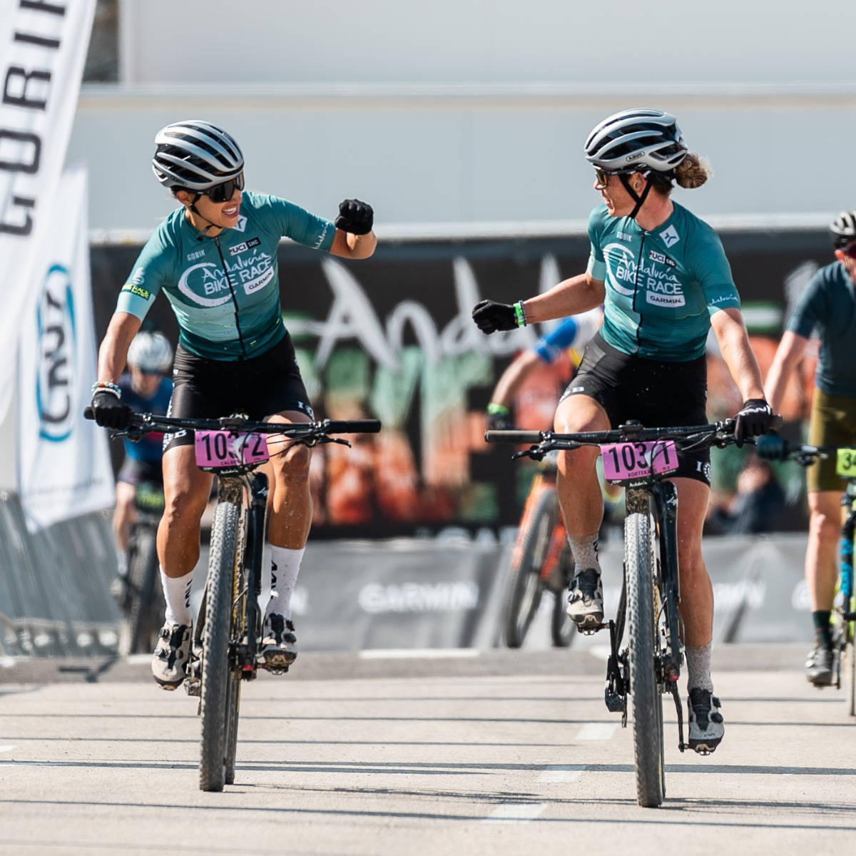 Mónica Calderón y Tessa Kortekaas. Imagen: Andalucía Bike Race