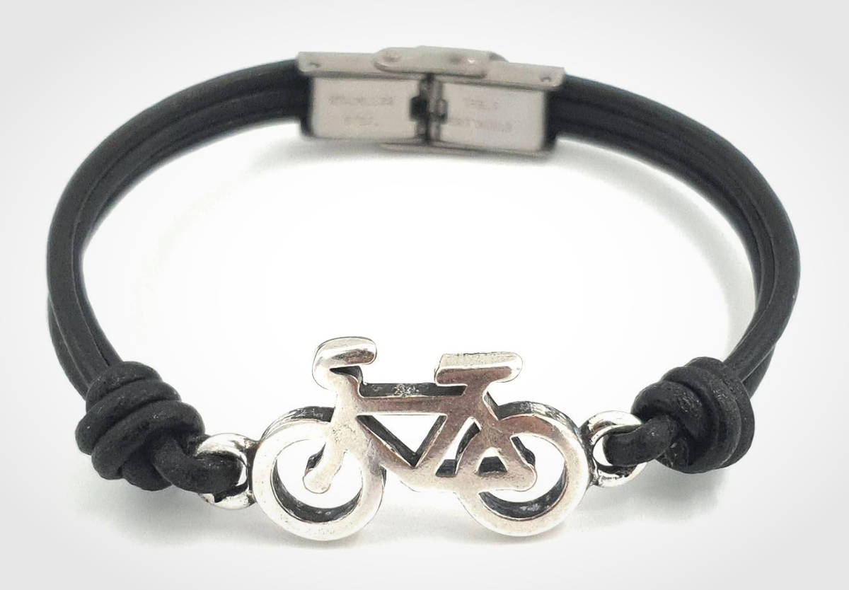Pulsera de cuero y acero inoxidable. Imagen: Nanaleja
