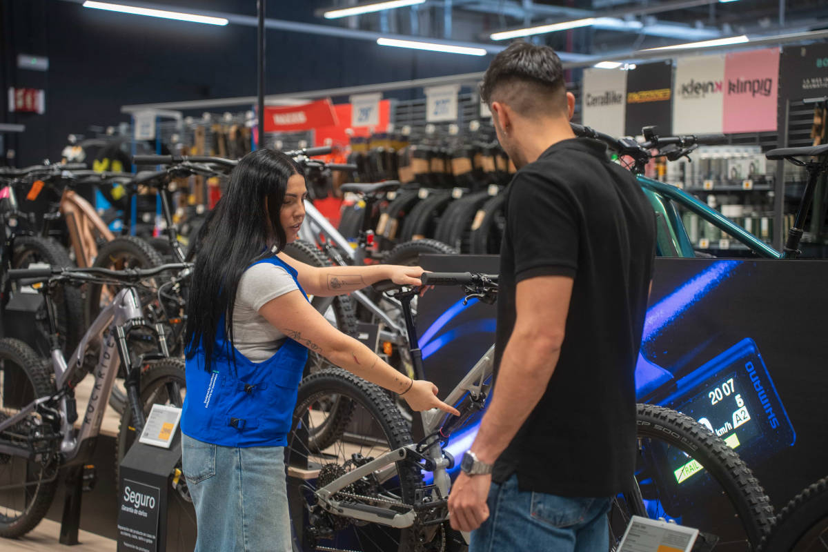 Decathlon multiplica su compromiso con el ciclismo con la apertura de 22 Pro Shop en España