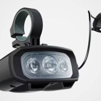 Luz frontal FL940 de Decathlon: potencia y autonomía a precio imbatible para rodar de noche en MTB