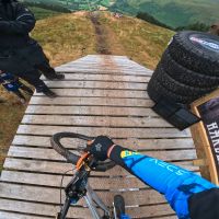 Para verlo: Asa Vermette deslumbra en la Red Bull Hardline Gales 2025 con una bajada histórica