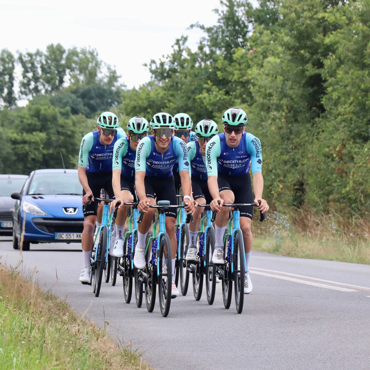 Integrantes del equipo en el Campeonato de Francia 2025. Imagen: Decathlon AG2R La Mondiale