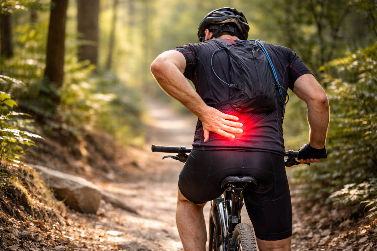 Ciclista sufriendo dolores en el camino. Imagen: TodoMountainBike