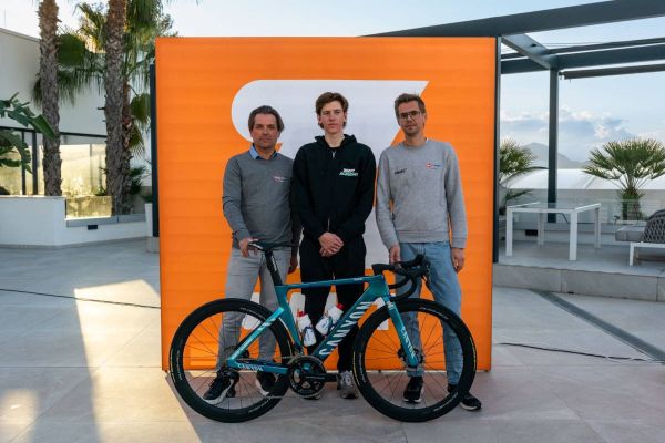 Emily Dixon y Noah Ramsay: los nuevos talentos del ciclismo profesional que surgen de la Zwift Academy 2025