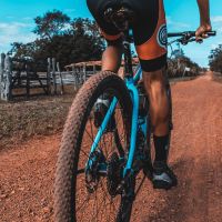 Gana fuerza en las piernas con este plan de entrenamiento básico sobre la bicicleta