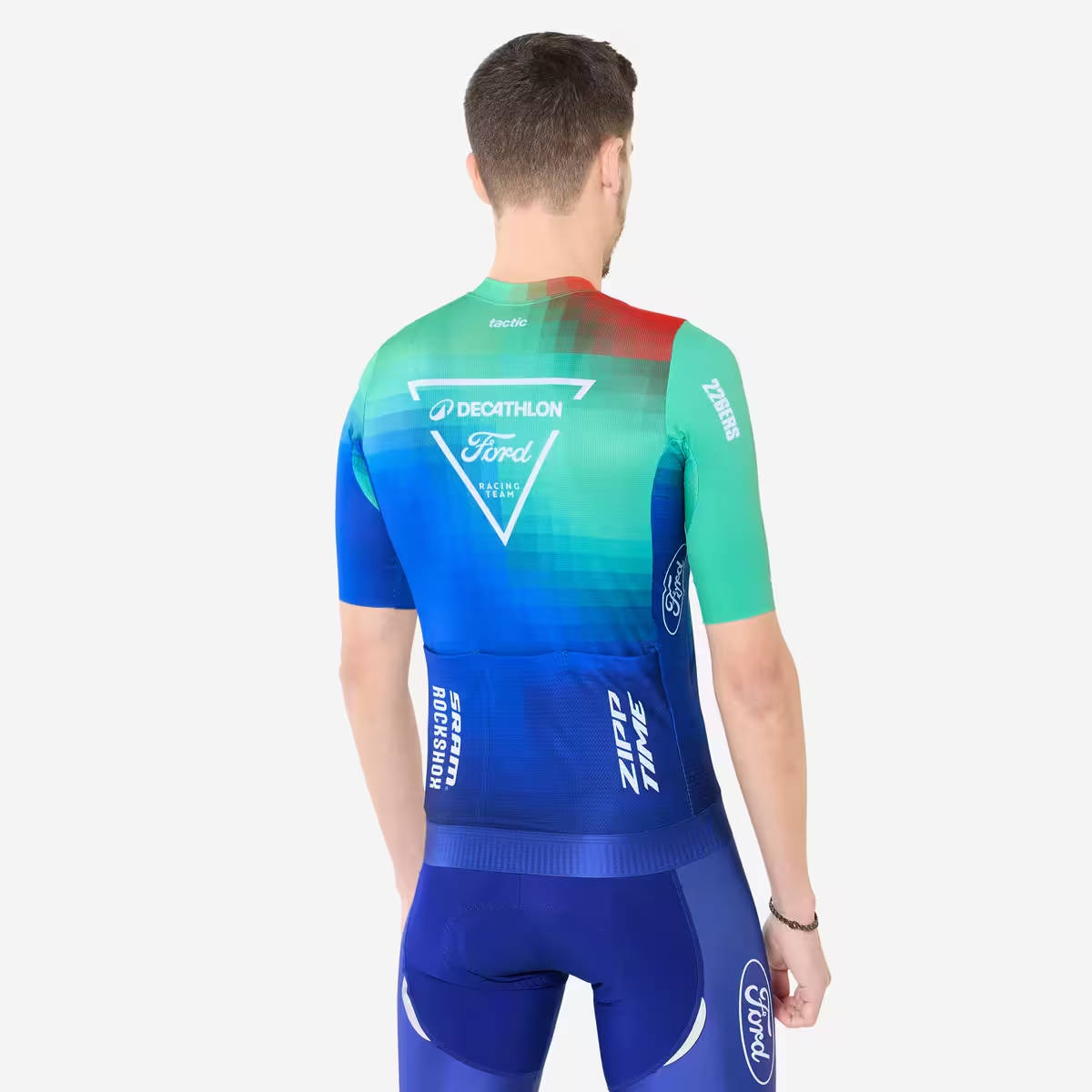 Maillot réplica Decathlon Ford Racing Team. Imagen: Decathlon