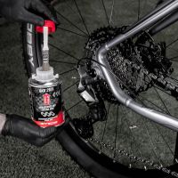 La cadena siempre impecable con ERRECOM 1000 Miglia BKR 2101: un desengrasante biodegradable, práctico y eficaz