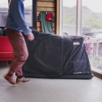 EVOC presenta la nueva línea Bike Travel: máxima protección para transportar la bicicleta