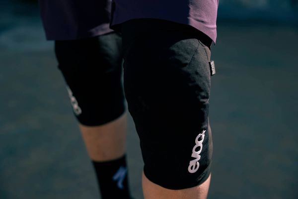 Evoc presenta nuevas protecciones con tecnología Liteshield Flex: máxima seguridad para Enduro y Trail
