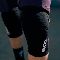 Evoc presenta nuevas protecciones con tecnología Liteshield Flex: máxima seguridad para Enduro y Trail