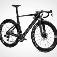 Factor ONE 2026: la nueva bicicleta aero de carretera que apuesta por una horquilla 'bayoneta' y datos de túnel del viento