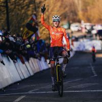 Fem van Empel logra su tercer maillot arcoíris en el Mundial de Ciclocross de Liévin 2025
