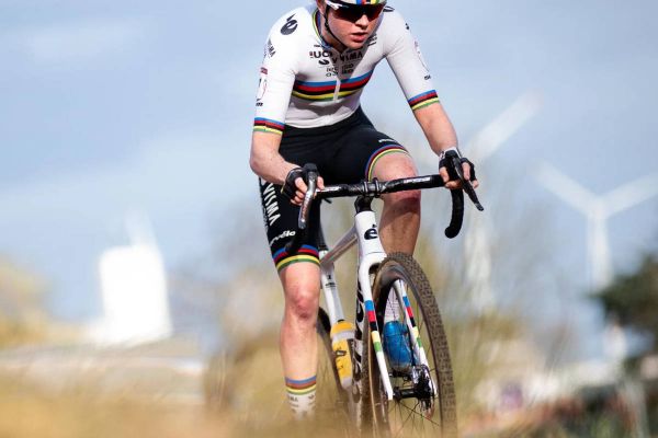 Fem van Empel se aparta del ciclismo a los 23 años para priorizar su salud mental