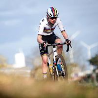 Fem van Empel se aparta del ciclismo a los 23 años para priorizar su salud mental