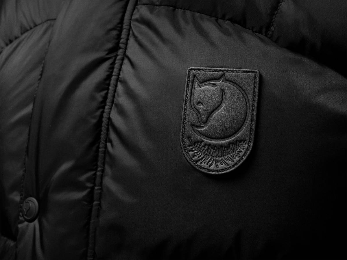 Expedition Down Jacket Black Edition. Imagen: Fjällräven