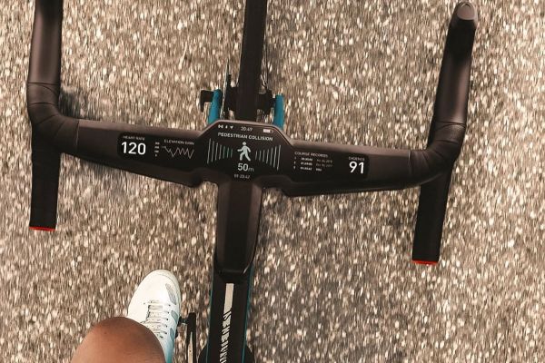 FLITE muestra el futuro de los manillares de bicicleta: se llama Flitedeck y tiene muy buena pinta
