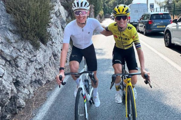 Tadej Pogacar y Pauline Ferrand-Prévot: una imagen icónica del ciclismo contemporáneo