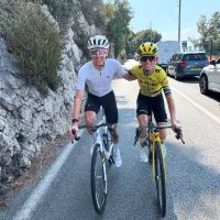 Tadej Pogacar y Pauline Ferrand-Prévot: una imagen icónica del ciclismo contemporáneo