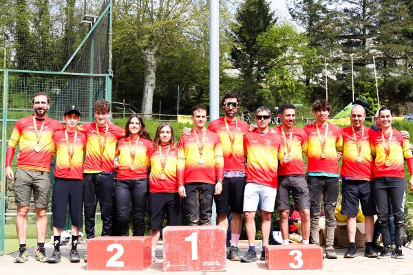 Marco Veiga y Cristina Menéndez dominan el Campeonato de España de Enduro 2025 en Sant Hilari Sacalm