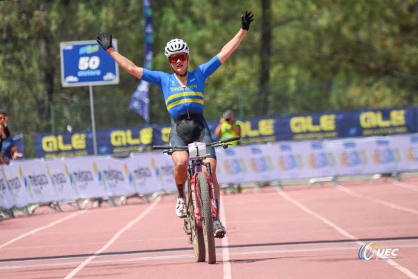 Jenny Rissveds y Tom Pidcock conquistan el Campeonato de Europa XCO 2025 en Melgaço