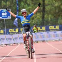 Jenny Rissveds y Tom Pidcock conquistan el Campeonato de Europa XCO 2025 en Melgaço