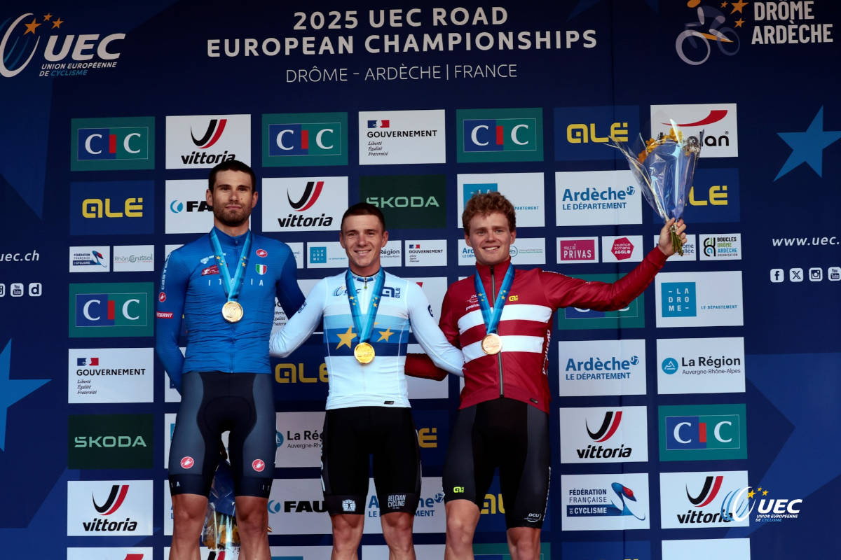 Podio élite masculino. Imagen: UEC Cycling