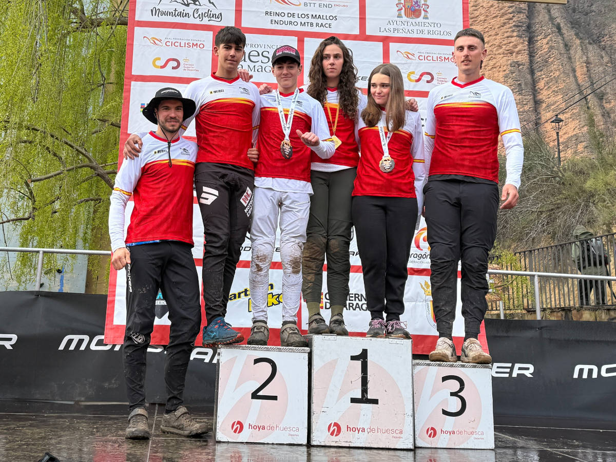 Gabriel Torralba y Natalia Menéndez triunfan en la apertura de la Copa de España de Enduro en Riglos