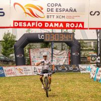 Ismael Esteban y Natalia Fischer dominan el Desafío Dama Roja en Ramales de la Victoria