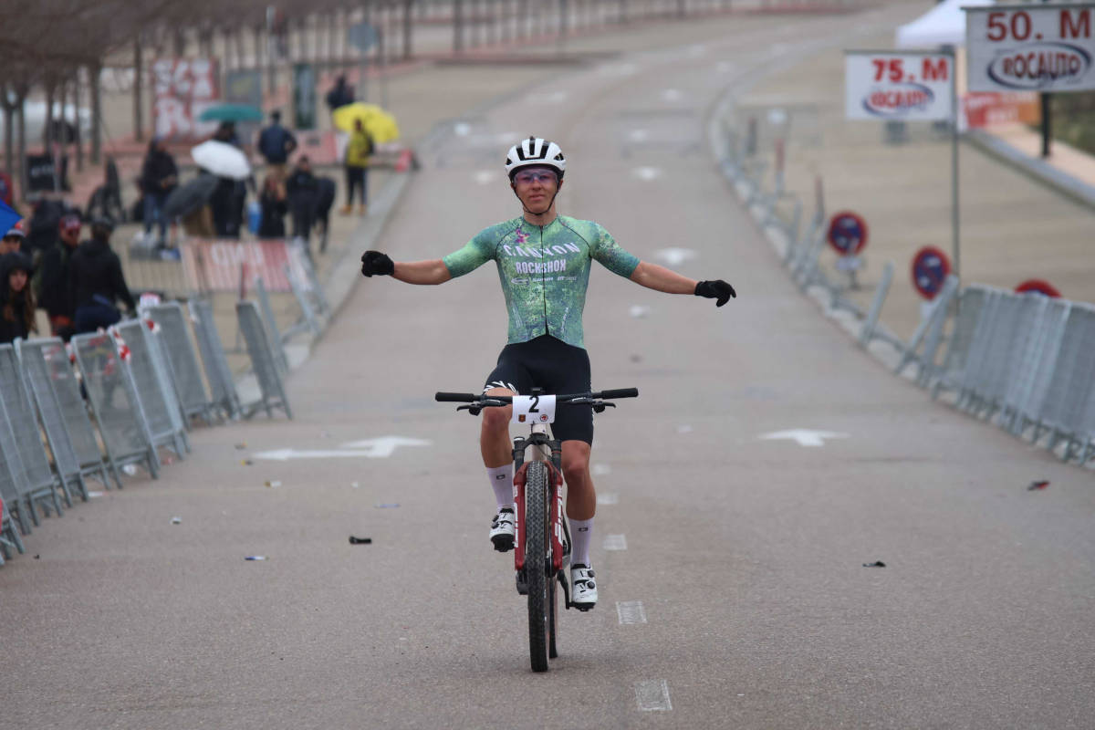 Thibaut François y Janika Loïv dominan en Zaragoza el inicio de la Copa de España de XCO Cofidis 2025