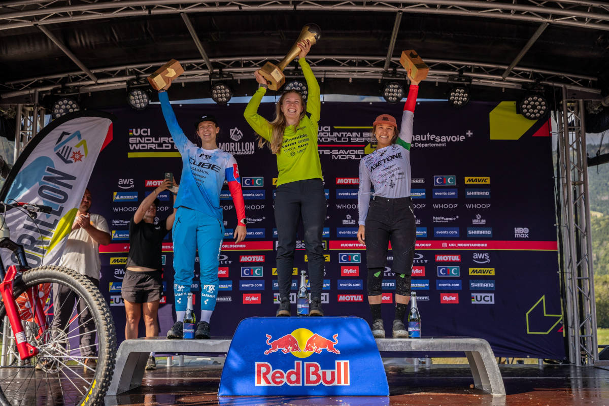 Podio general de categoría élite femenina. Imagen: WHOOP UCI Mountain Bike World Series