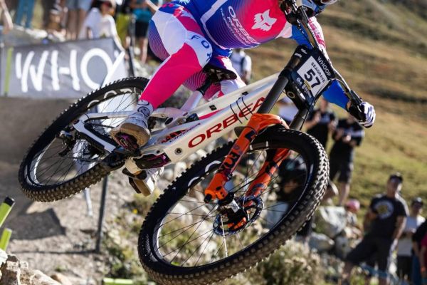 Copa del Mundo de Mountain Bike 2025: Seagrave y Pierron dominan el Descenso de Lenzerheide