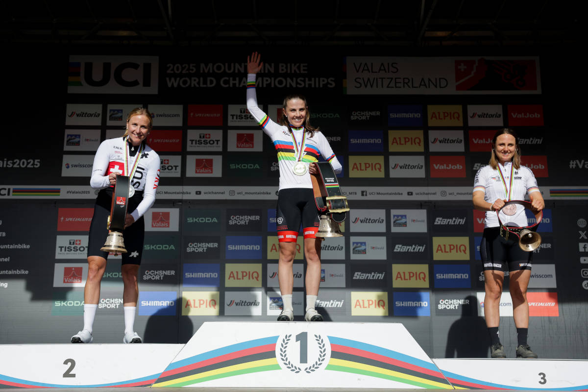 Podio Élite femenino de e-MTB XC. Imagen: UCI