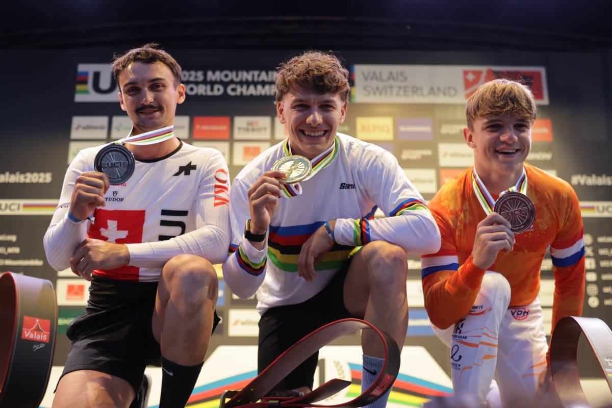 Podio Élite masculino de Pump Track. Imagen: UCI