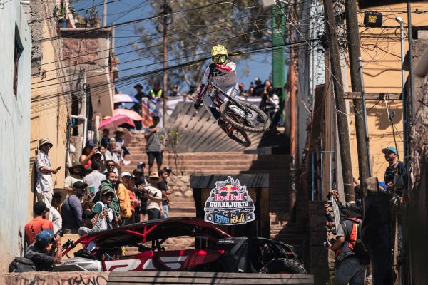 Juanfer Vélez conquista Guanajuato y revalida su dominio en el Red Bull Cerro Abajo