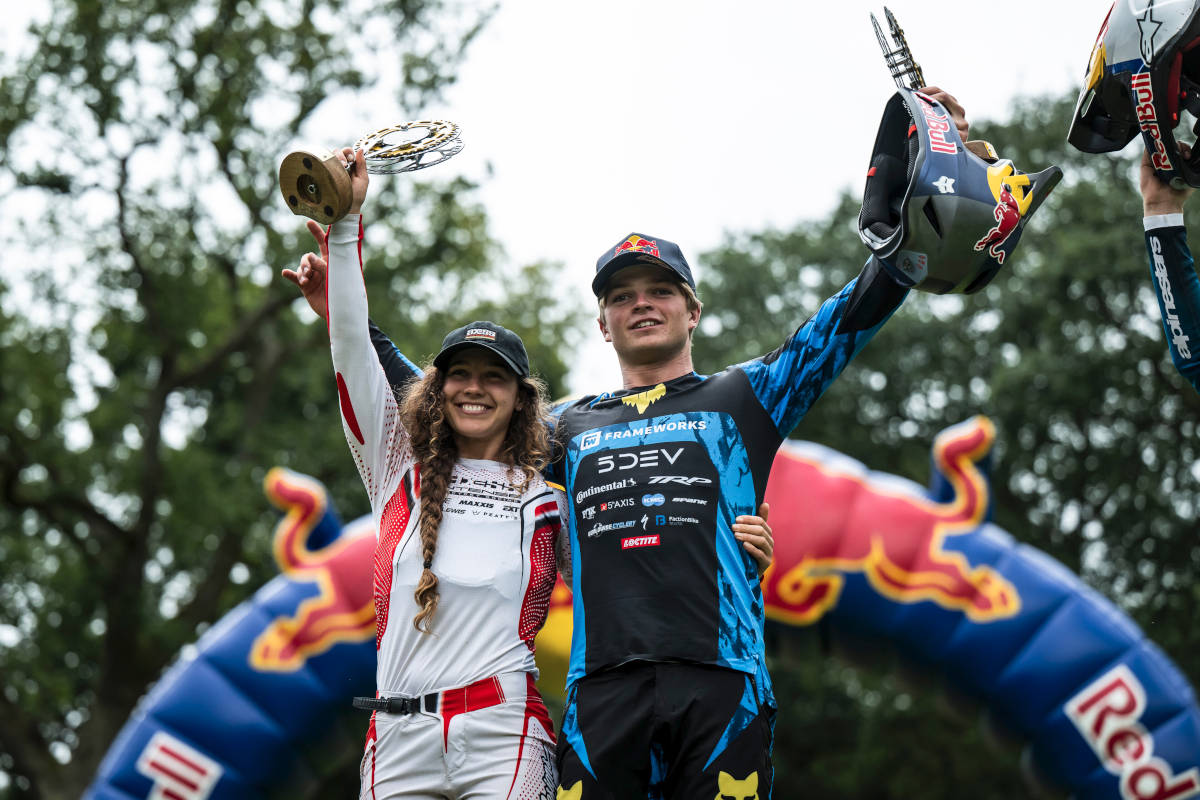 Louise Ferguson y Asa Vermette. Imagen: Nathan Hughes / Red Bull Content Pool