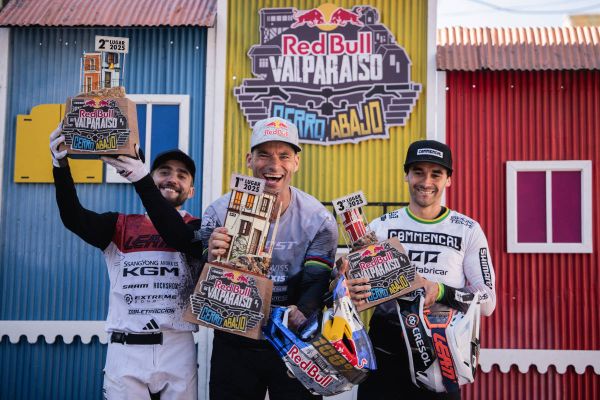 Tomás Slavík conquista su cuarto título en el Red Bull Valparaíso Cerro Abajo para recuperar su corona de ‘Rey del Puerto’
