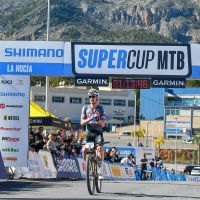 Sam Gaze y Tamara Wiedmann triunfan en la Shimano Super Cup Massi de La Nucía