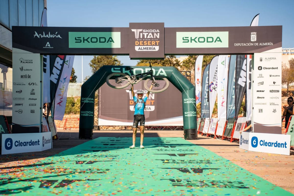 Natalia Fischer, ganadora de la edición 2025. Imagen: Titan Desert Almería