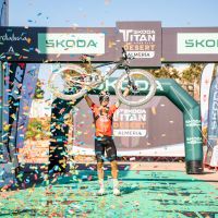 Luis León Sánchez y Natalia Fischer conquistan la Škoda Titan Desert Almería 2025