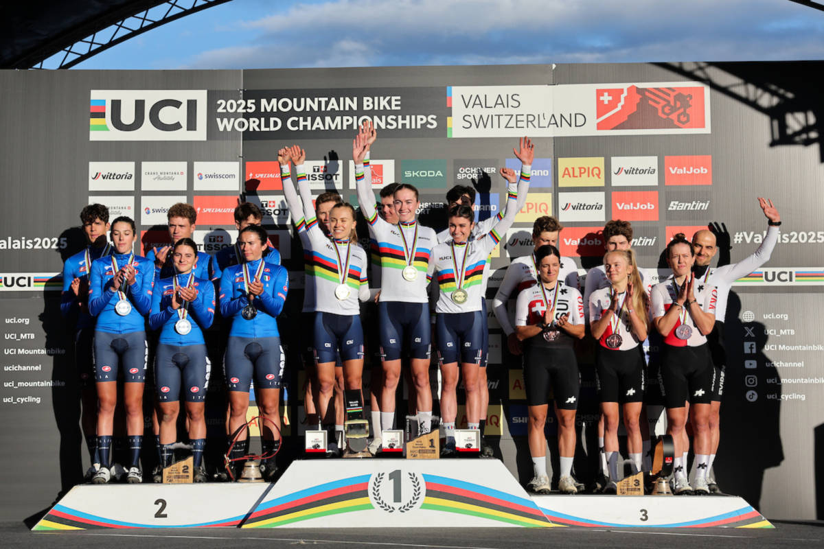 Podio de la prueba de Team Relay. Imagen: UCI