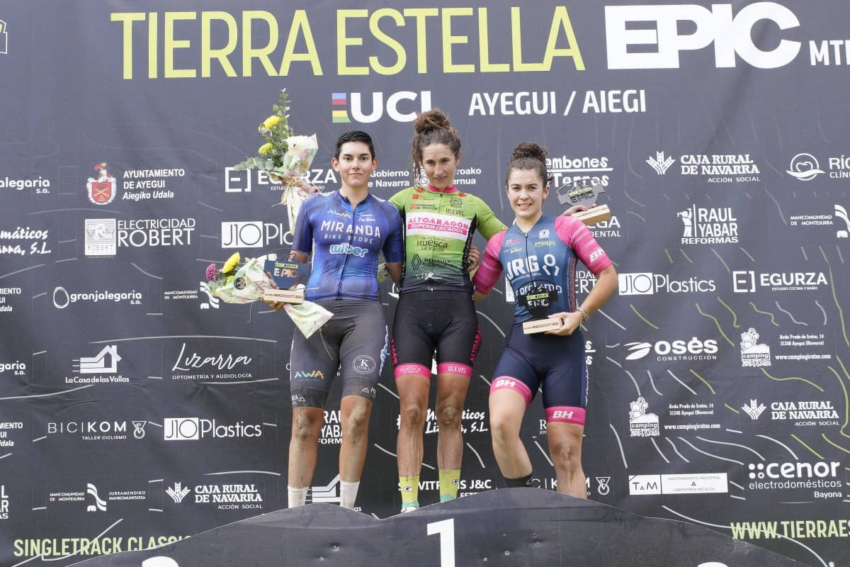 Podio élite femenino. Imagen: @iUrbiolaFoto