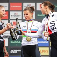 Campeonato Mundial de Mountain Bike 2025: Jenny Rissveds arrasa en la carrera de XCO para vestir de nuevo el arcoíris