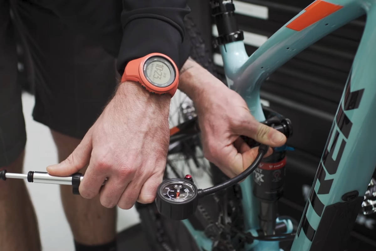 Ajuste de amortiguador trasero. Imagen: Trek Bikes