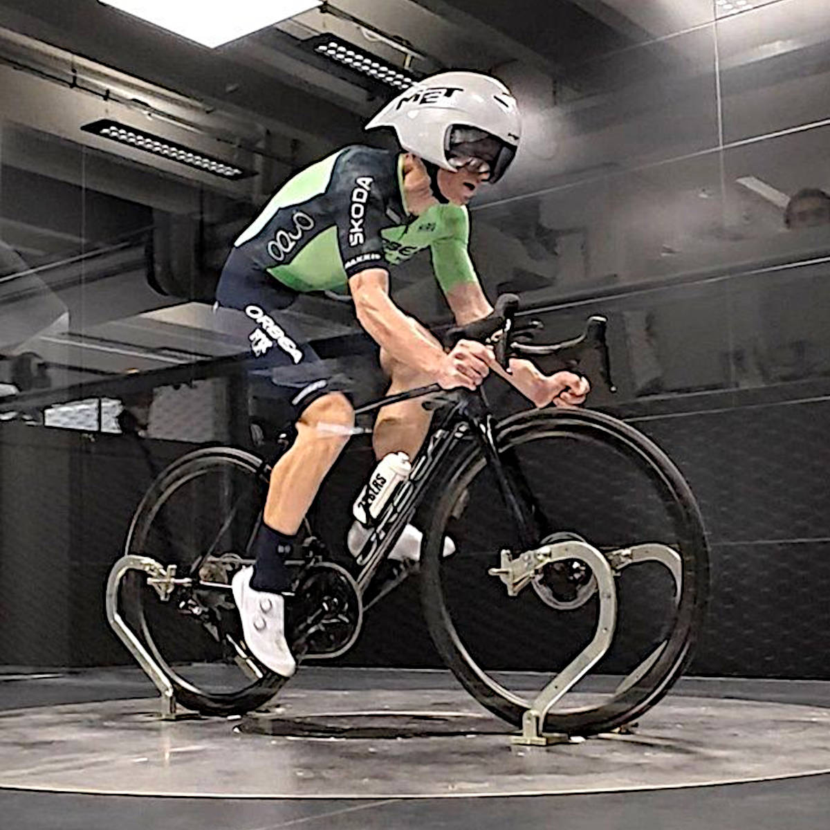 Ibon Zugasti en el túnel de viento. Imagen: Facebook