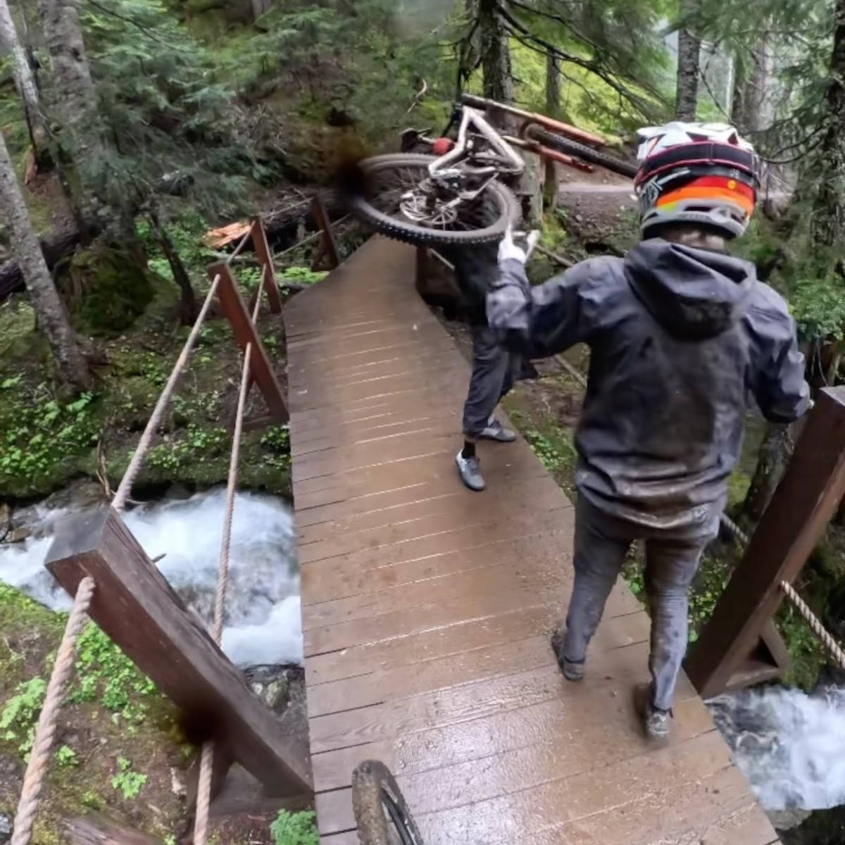 Incidente en el Whistler Bike Park. Imagen: Instagram