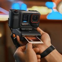 Insta360 transforma su Ace Pro 2 en una cámara instantánea con impresora de bolsillo