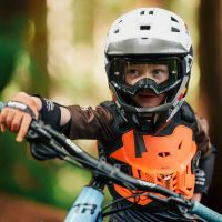 Leatt Junior: la protección de alto nivel que acompaña a los jóvenes ciclistas desde sus primeros pedales