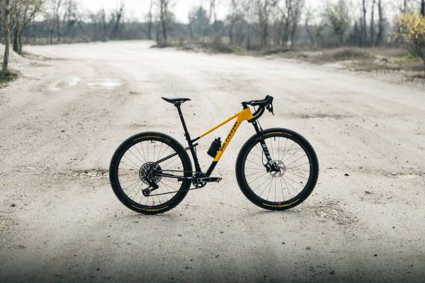 Lee Cougan rompe moldes con la Innova Super Gravel: una bicicleta a medio camino entre el MTB y el Gravel